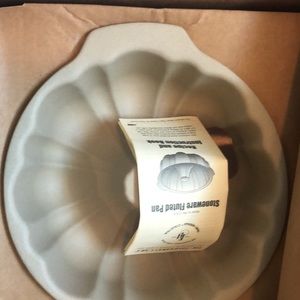 Pampered chef fluted pan